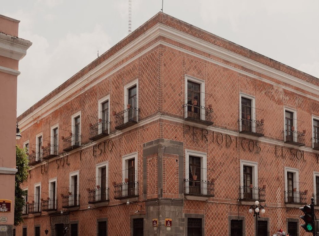 El 555 en tu Relación Actual: ¿Transformación o Punto de Quiebre?