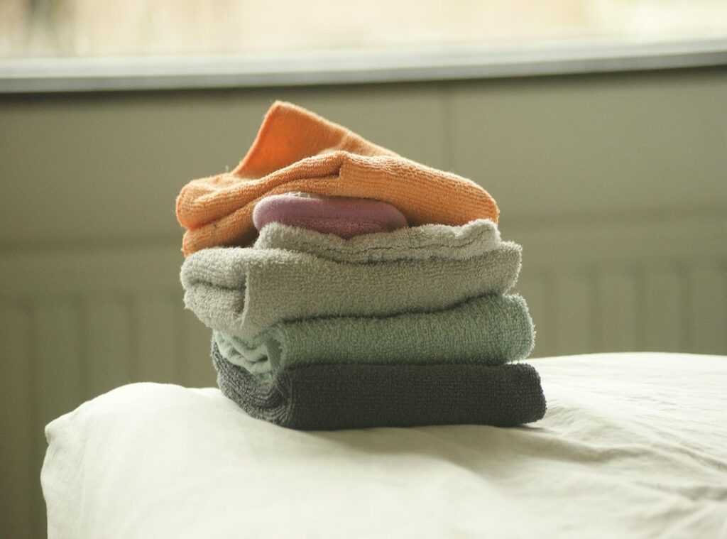 bedroom space-saving hacks